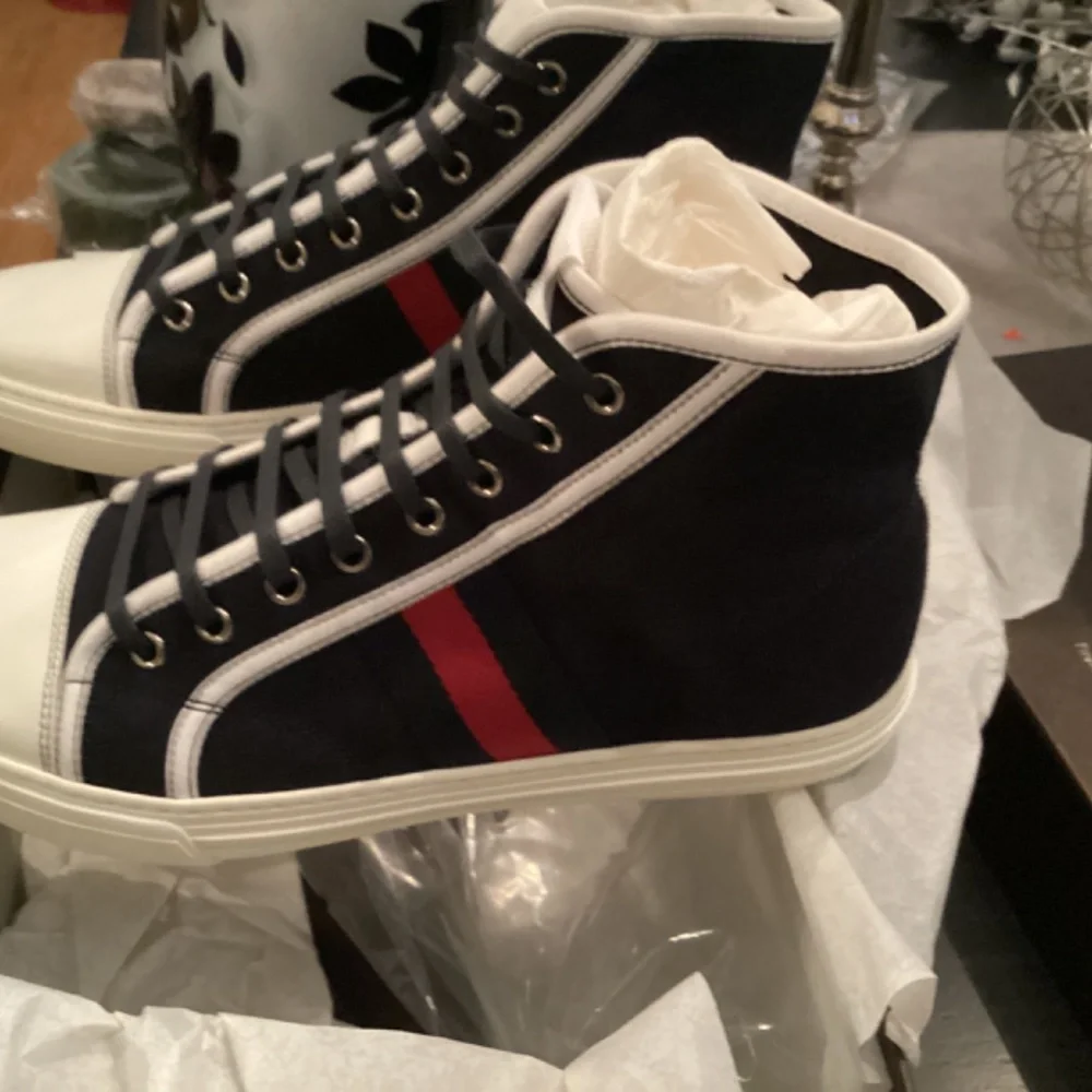 Gucci Sneakers NIB size  8.5